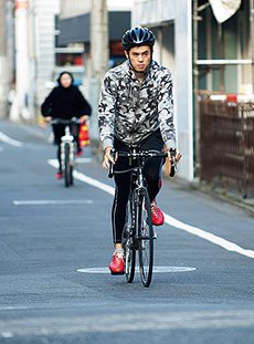 天気が悪くない限り、移動は自転車で