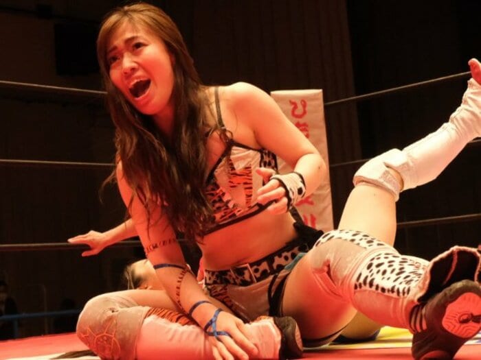 “京都のバスガイド”は人気女子プロレスラーに…清水ひかり(29)を突き動かしたスターダム中野たむの姿「だって大好きなんですもん」<Number Web> photograph by Norihiro Hashimoto