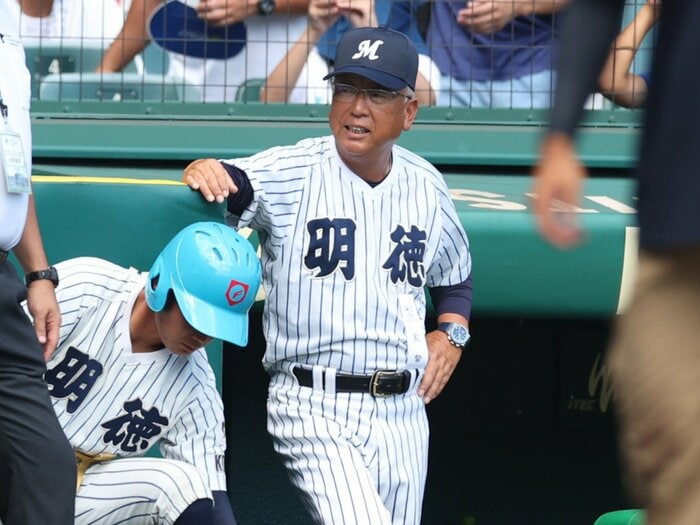 「マスコミに頭にきてるんです」“変わるセンバツ”で明徳義塾・馬淵史郎監督の変わらない発言力…試合後の怒りのワケは？「牽制なんかしてない」＜Number Web＞ photograph by JIJI PRESS