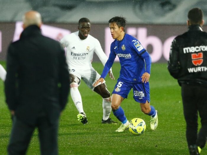 久保建英のヘタフェ電撃移籍から1カ月　全試合出場&監督の信頼が厚くても「なかなかハマらない」2つの理由＜Number Web＞ photograph by MUTSU KAWAMORI