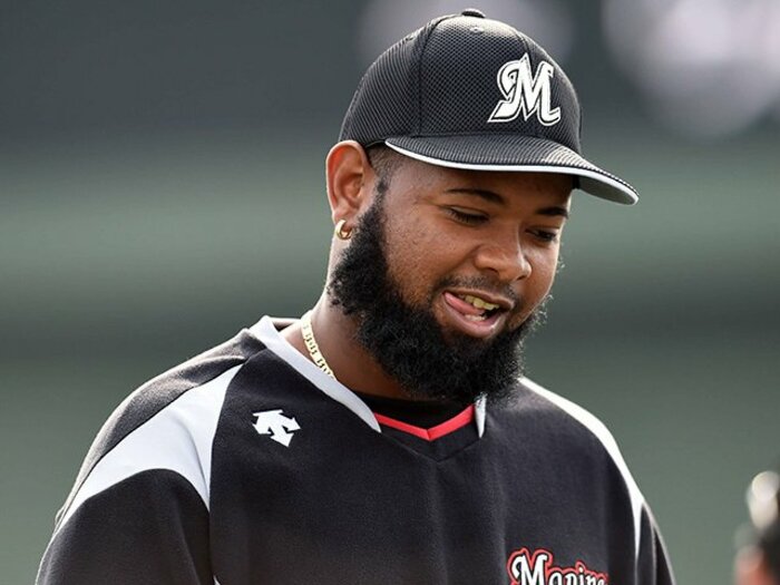 プチ鹿島、2月のスポーツ新聞時評。プロ野球キャンプを堪能する方法。＜Number Web＞ photograph by NIKKAN SPORTS