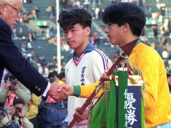 「隠れてトイレの水を飲んだ」低迷していた名門校…帝京高サッカー部“最後の優勝主将”が明かす、昭和の根性練習「フルマラソンでも水飲み禁止だった」<Number Web> photograph by KYODO