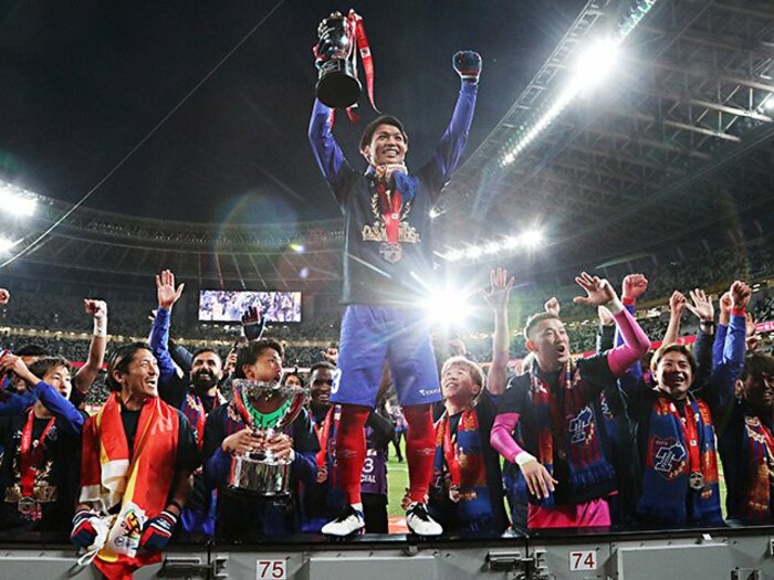 【FC東京ルヴァン制覇】1年前の敗因「選手層と勝負弱さ」払拭 アンカー森重真人の“利きぶり”が象徴的なワケ<Number Web> photograph by JIJI PRESS