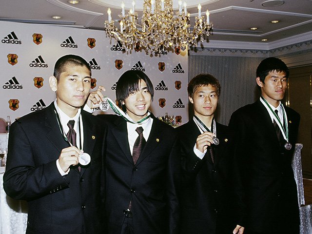 小笠原　小野　宮本　三都主　鈴木　中澤　本山　Jリーグ 満男は出来上がっていた。浩二には厳しくしちゃったかな」本田泰人が