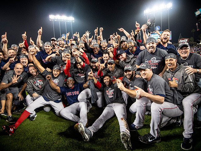 レッドソックス世界一への戦略は、データ＋オールドスタイルの回帰