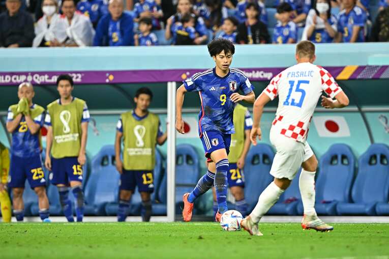 三笘薫とパシャリッチのマッチアップ　©Takuya Kaneko/JMPA