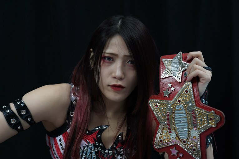 「まあ、元が格好いいので（笑）」赤いベルトが似合う女王・林下詩美が“ビッグダディ越え”宣言「もう父親の存在は気にならない」(24)