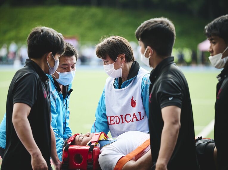 逆ヘッドタックルで倒れる学生も…名門・早稲田大学ラグビー蹴球部ドクターの1日に密着「コンタクトスポーツには不可欠」(15)