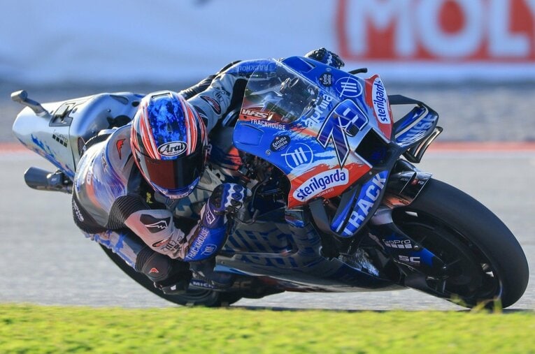 注目のMotoGP初ライドでタイムこそ伸びなかったものの、参加ライダー中最多周回を記録するなど精力的にテストを行った小椋 ／ photograph by Satoshi Endo