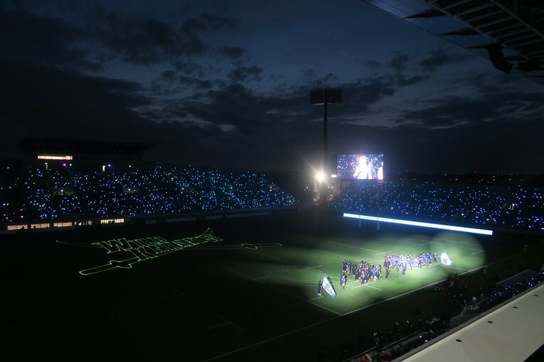 熊谷スポーツ文化公園ラグビー場のナイトゲームの演出　©︎Tetsuya Urabe