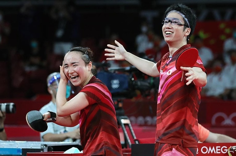 混合ダブルス決勝で中国の許昕・劉詩雯組を破った水谷隼・伊藤美誠組 ／ photograph by JIJI PRESS