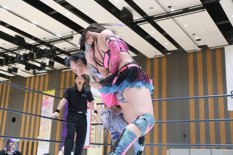 学級委員長も務めた「高校生レスラー」 吏南（17歳）がタイトル戦で見せた“肩書き以上の可能性”…来春の卒業後はプロレス専念へ(42)