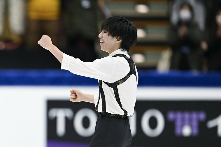 日本選手権フリーの演技後に会心のガッツポーズをみせた三浦佳生　©︎Asami Enomoto