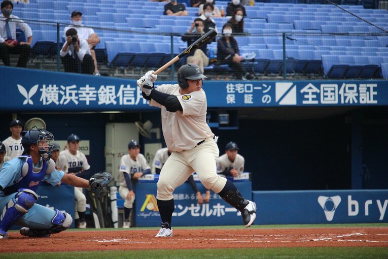 バッターボックスに立つと、何かしてくれそうな雰囲気が漂う　©︎Yu Takagi