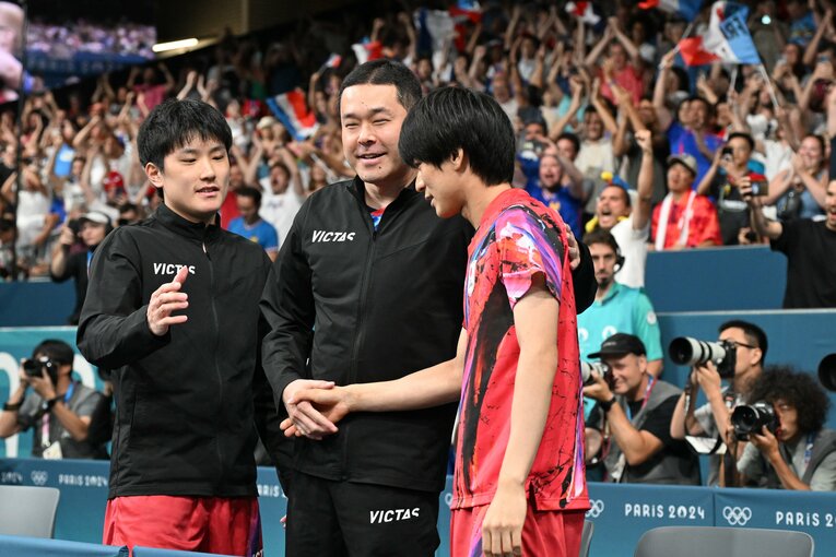 男子卓球団体戦3位決定戦、フランス戦の日本チーム　©︎Naoya Sanuki/JMPA