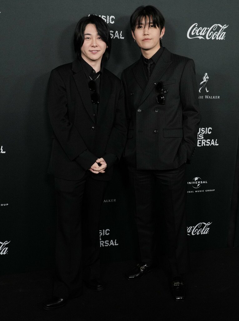 Mrs. GREEN APPLEの大森氏（左）。戸塚優斗に似てる……？　©JIJI PRESS