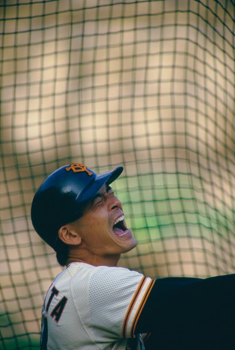 【若きキヨシだぜ！】「かぁー、打ち損じたァ！」とでも言いたげな中畑　©Shigeru Tanaka