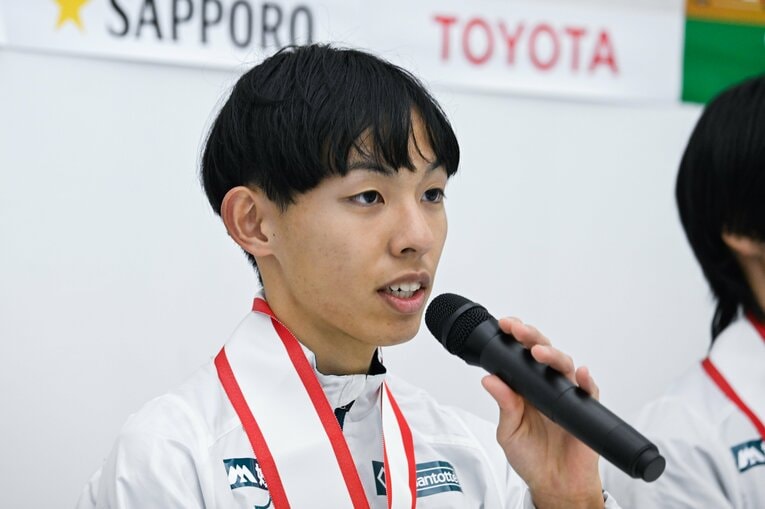 会見で喜びを語る黒田　©Nanae Suzuki