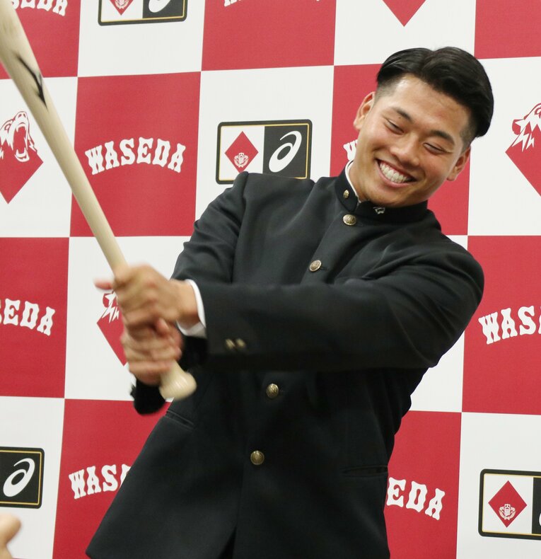 西武1位・蛭間拓哉（早稲田大／外野手）。浦和学院高時代は主将として夏の甲子園8強入り。相思相愛のライオンズに指名されてこの笑顔　©︎JIJI PRESS