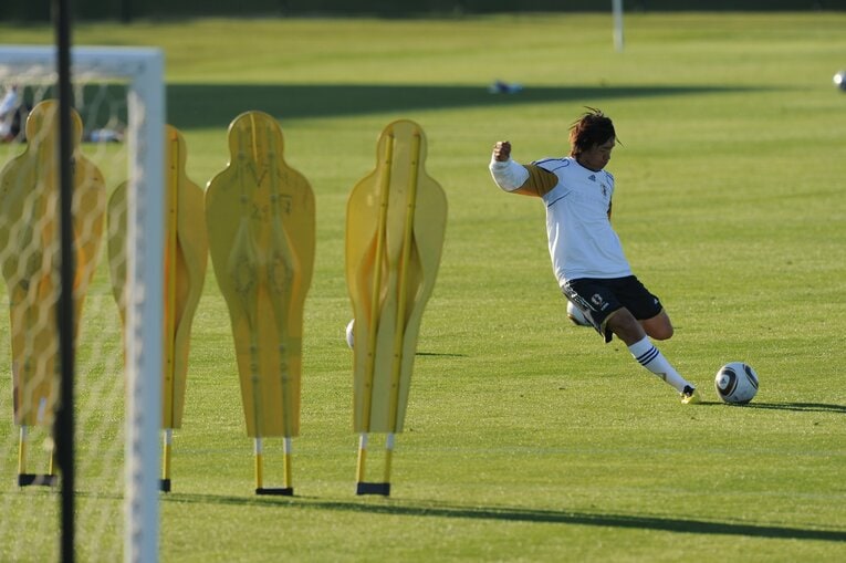 2010年の中村俊輔のFK練習　©JMPA