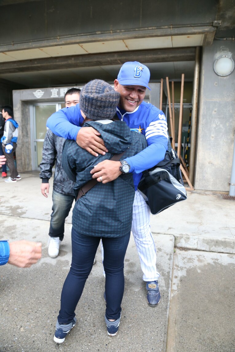 2016年、横浜DeNAの監督に就任。新米監督としてキャンプデビューしたときの1枚　©BUNGEISHUNJU