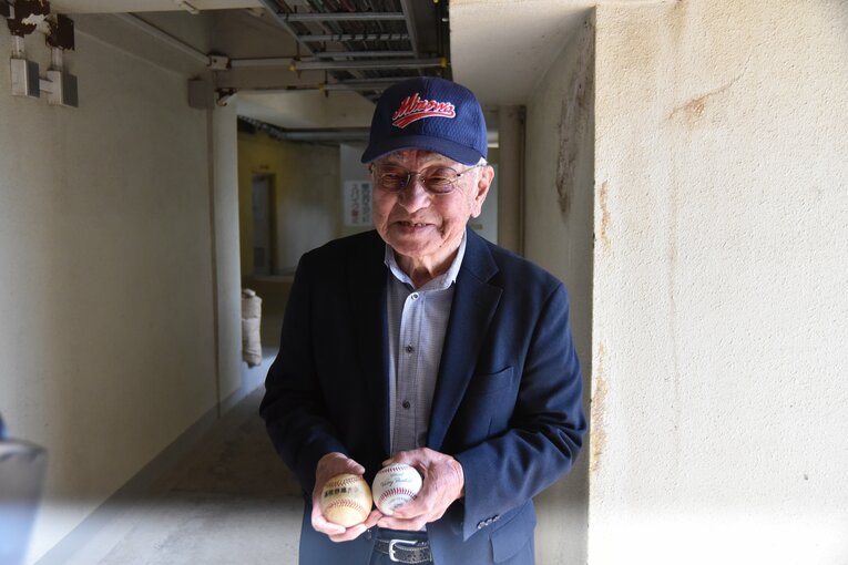 69年前の夏、伊那北の2年生エースだった大槻丞司さん（86歳）。この日は始球式に登板した