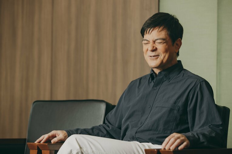 おなじみの「クーッ！」は、兄との日常会話から生まれたもの。飾らないキャラクターがお茶の間にウケた　©︎Kiichi Matsumoto