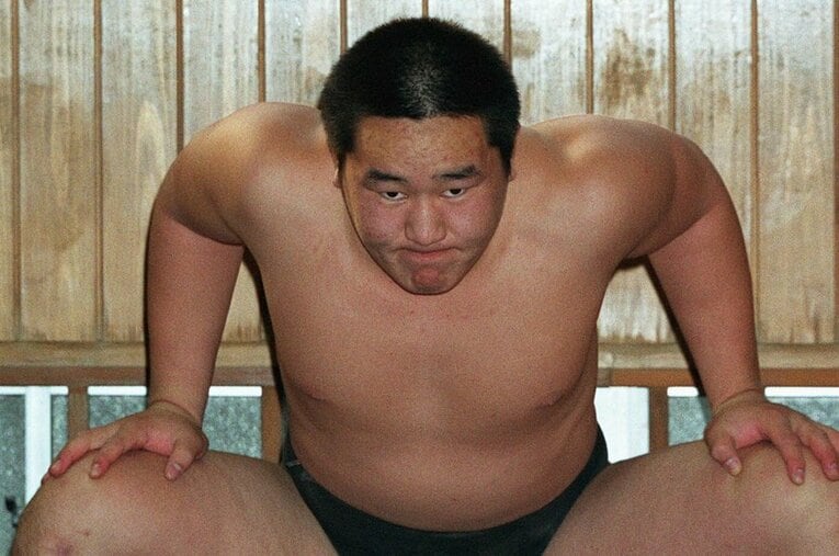 1998年、ダグワドルジ（朝青龍）が新弟子検査を受ける1カ月前の貴重な1枚。2010年1月場所で25度目の優勝を果たし、翌月に不祥事で現役引退。横綱・朝青龍とは何者だったのか？　©JIJI PRESS