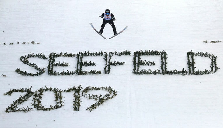 1回目のジャンプは安定していたのだが……　©Getty Images