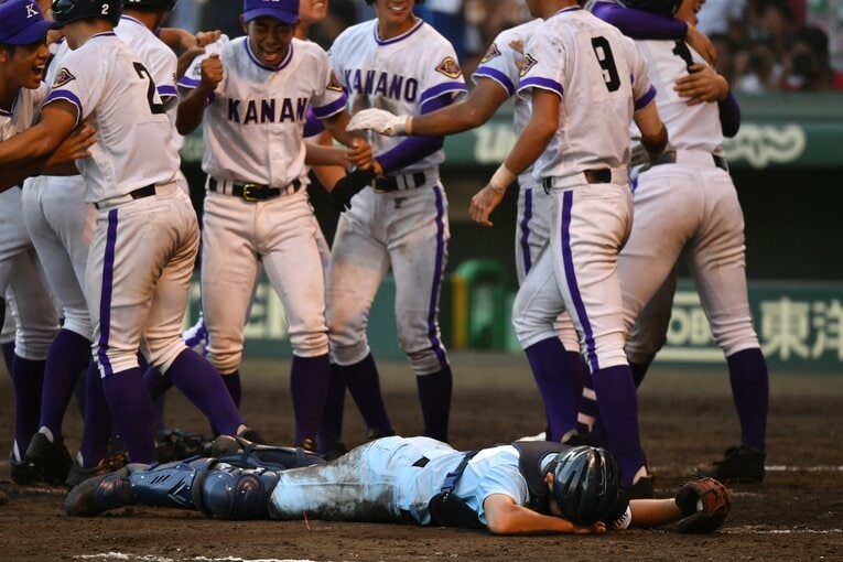 【コマ送りで見る】第100回大会、語り継がれる甲子園の名場面「９回無死満塁から２ランスクイズの決定的瞬間を振り返る　©Hideki Sugiyama