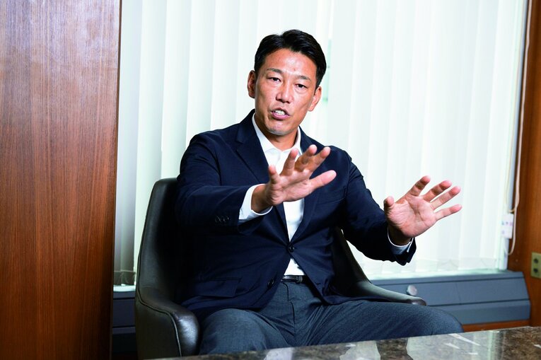 2004年、故障で3年間登板がなかった川崎憲次郎の開幕投手に抜擢したことは名手・井端弘和も驚かせた　©︎Tomosuke Imai