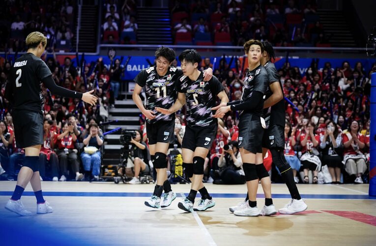 富田将馬、大塚達宣（VNLカナダ戦）©Volleyball World