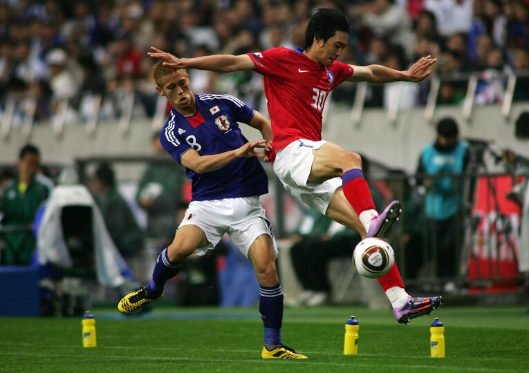 2010年5月のテストマッチで韓国に0-2で完敗。埼玉スタジアムにブーイングが響いた　©Getty Images