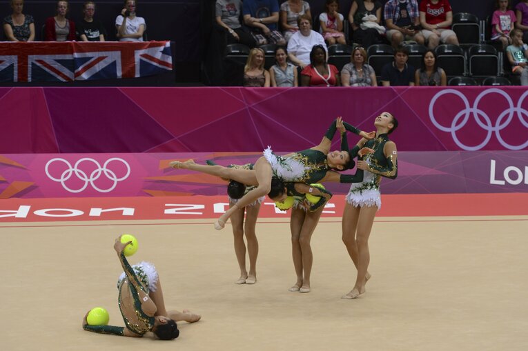 ロンドン五輪での新体操日本代表チームの演技　©︎JMPA