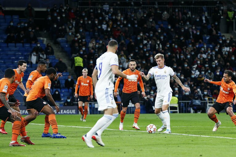 レアルの18歳日本人・中井卓大が「写真撮ってよー！」 無邪気さと表裏一体な《CLを含めた超シビアな競争》の舞台ウラ(35)