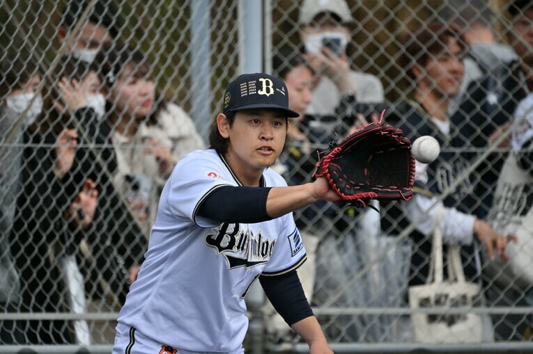 春季キャンプの練習中。生き生きとした表情でボールを追う宮城　©︎Hideki Sugiyama