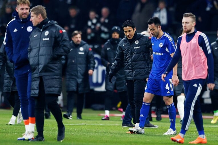 「1年前はJ2→ドイツ5部」上月壮一郎22歳の堂々1部デビュー…長谷部誠と握手、鎌田大地vs吉田麻也のW杯組対決も〈現地撮影〉(46)