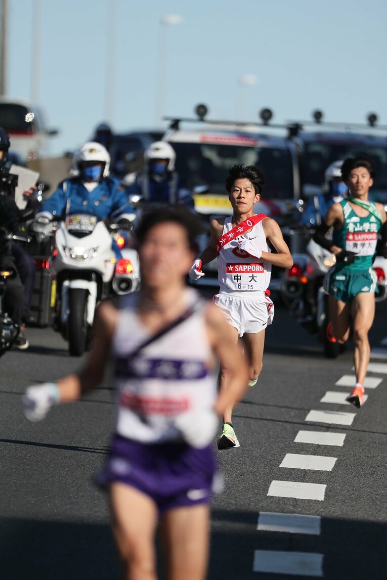 2区終盤の競り合い　©JMPA