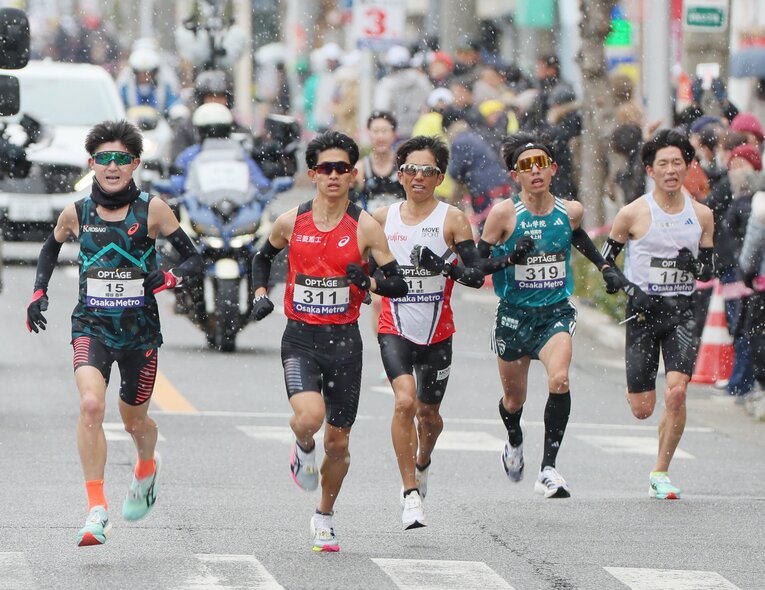 終盤では小雪も舞う悪条件の中、日本人トップ争いを繰り広げた黒田　©︎JIJI PRESS