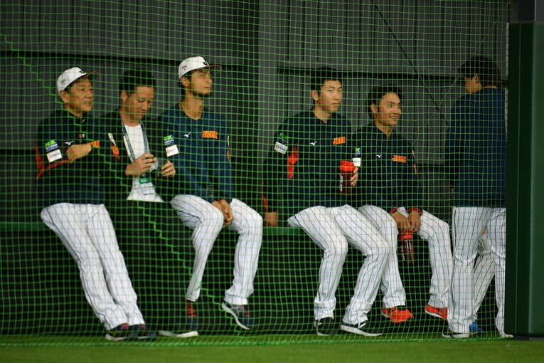 左から栗山監督、杉谷拳士、ダルビッシュ　©Hideki Sugiyama