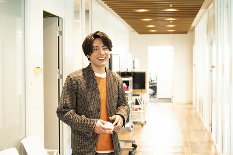 “阪神が好きすぎる俳優”間宮祥太朗28歳が語る、初始球式のウラ話「どんな球を投げるかより、いかに礼儀正しくするか」(7)