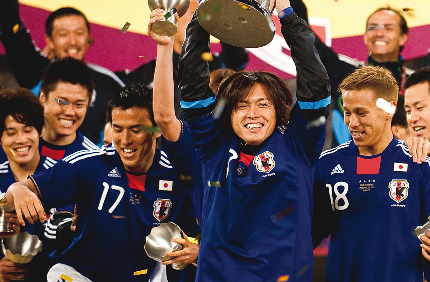 遠藤保仁　2014 MVP トロフィー 34歳遠藤がMVPを初受賞「サッカーは年齢じゃない」 | ゲキサカ