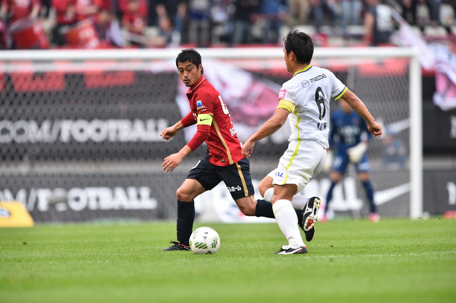 小笠原満男とのマッチアップ(2016年)©︎J.LEAGUE