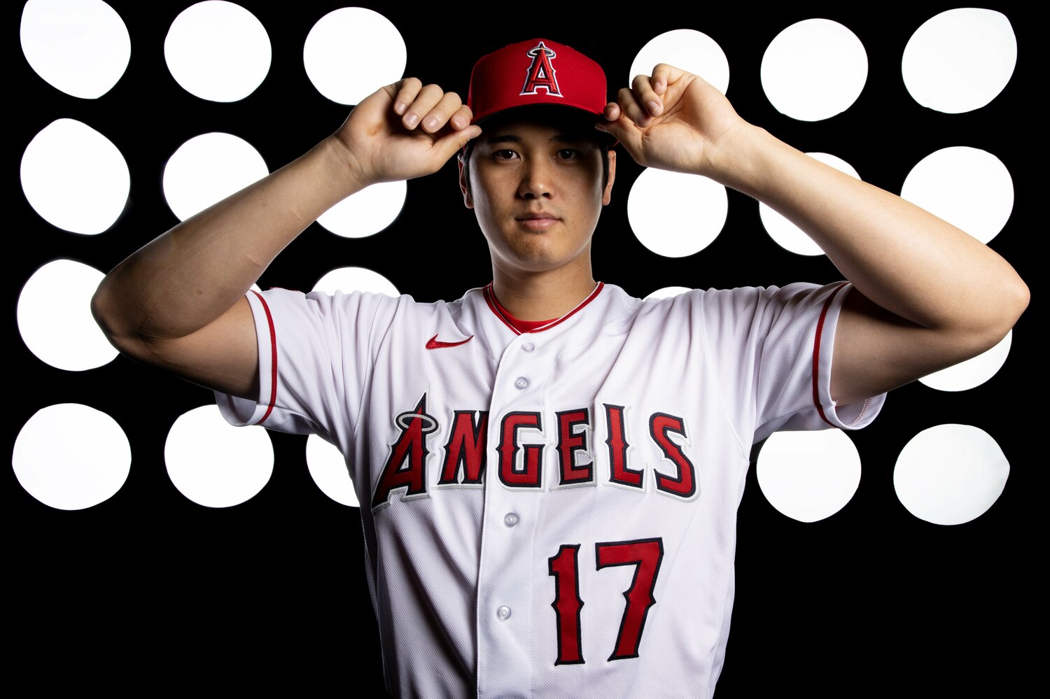 今年2月の「フォトデイ」で撮影されたオフィシャルポートレート。両腕の筋肉が明らかに大きくなっている　©Getty Images