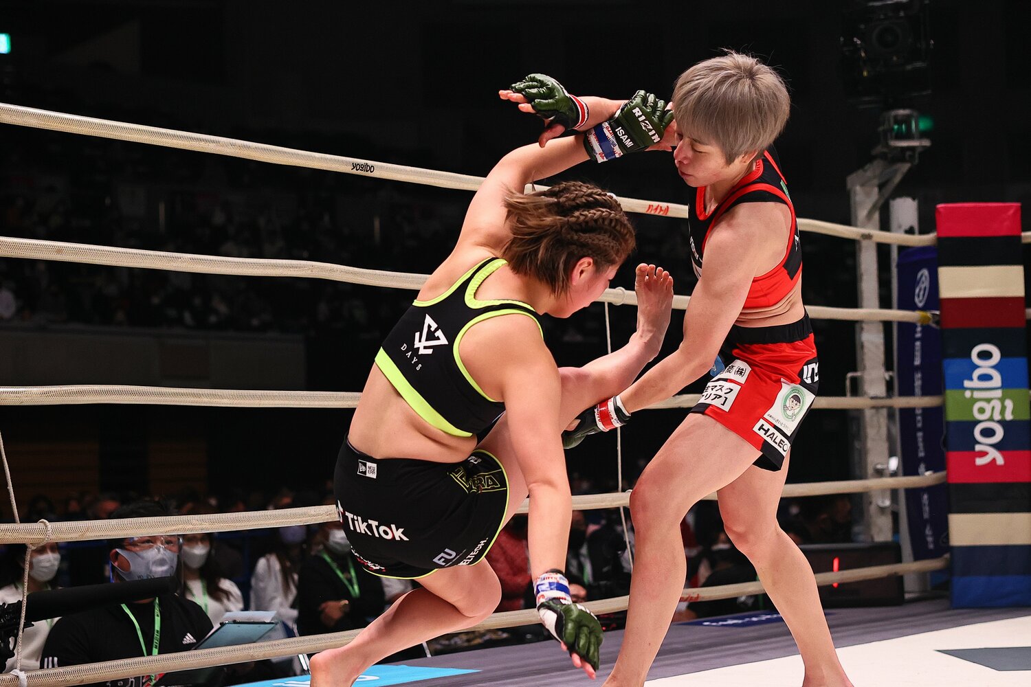 3月の女子スーパーアトム級タイトルマッチでは、リベンジを期す浅倉カンナに僅差の判定勝利。世代交代を阻止した　©RIZIN FF