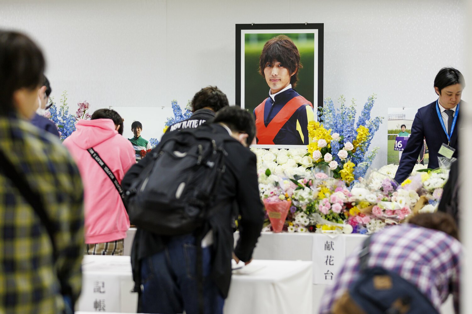 皐月賞当日の4月14日、中山競馬場に設置された献花台 ©Kiichi Matsumoto