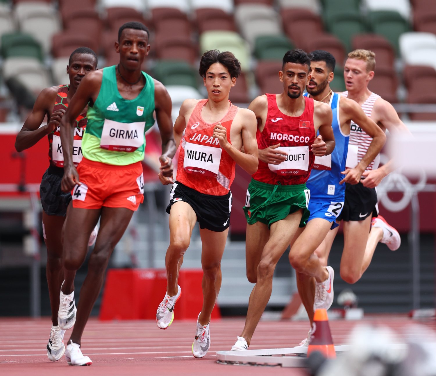 世界のトップ選手らと競り合う三浦 ©JMPA