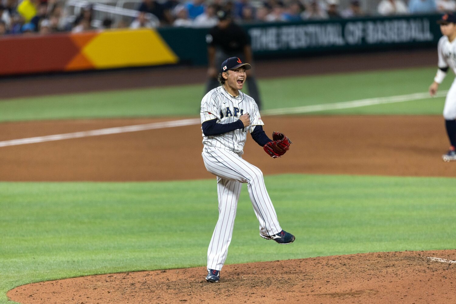 決勝のアメリカ戦、雄叫びをあげる伊藤　©AFLO