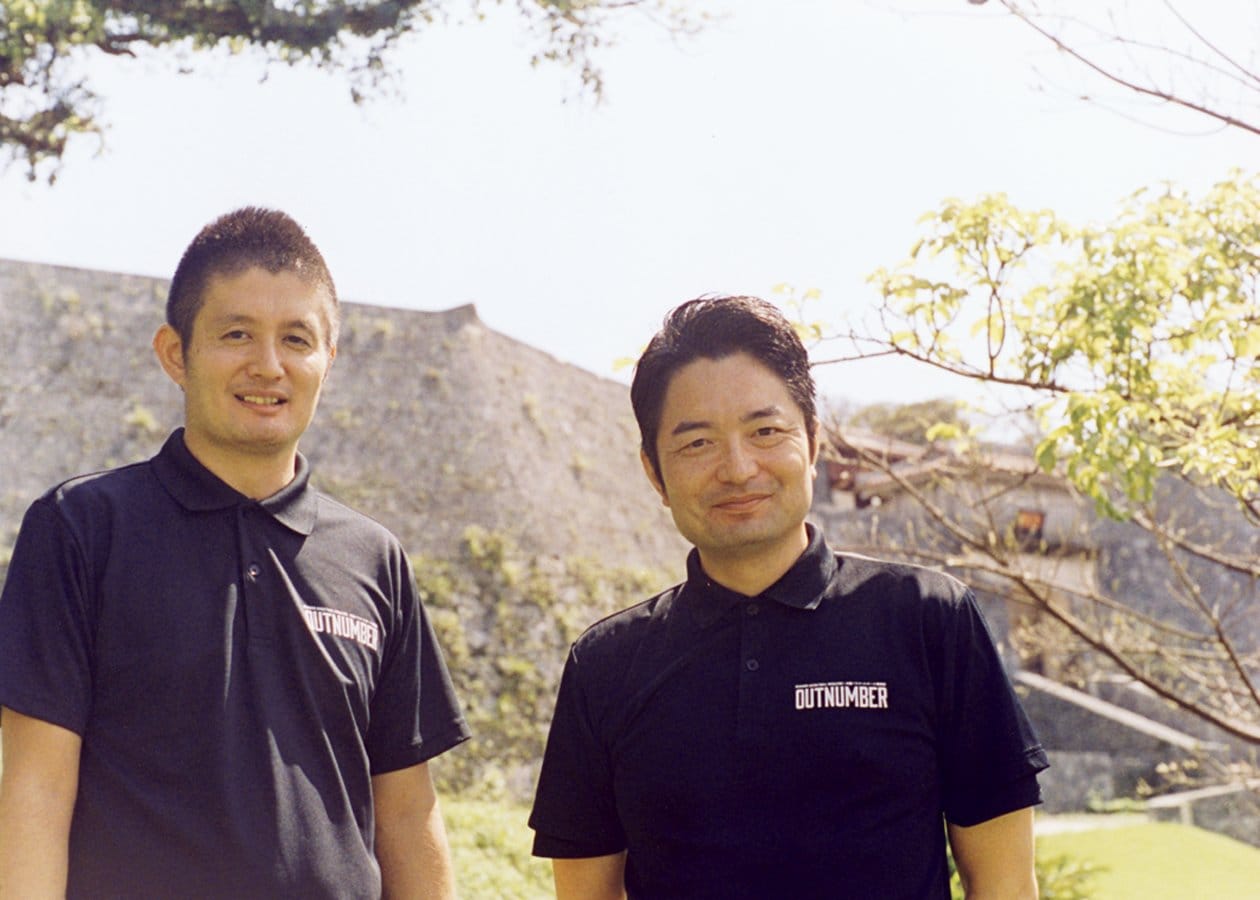 バスケ情報誌『OUTNUMBER』を創刊した金谷康平（左）と現在、編集長を務める湧川太陽　Rika Noguchi