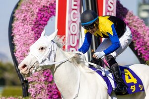 【桜花賞】白毛馬初の偉業を遂げたソダシは“2つのテーマ”をクリアした 「話題性だけと見られていたので…」